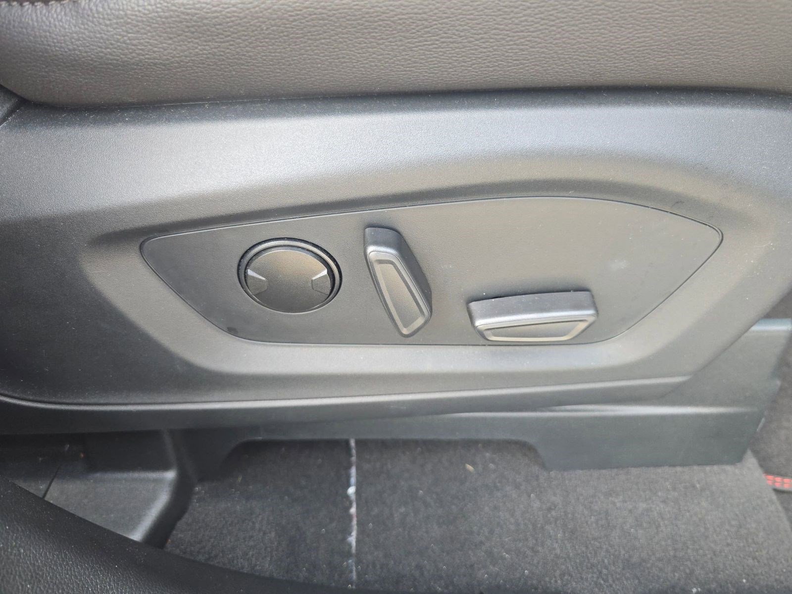 Certified 2024 Ford Explorer ST-Line w/ Class IV Trailer Tow Package image 34