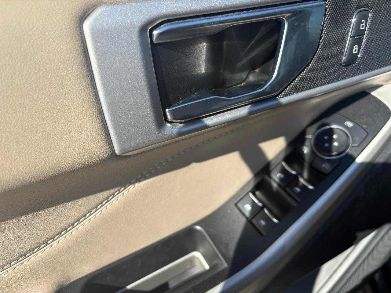 Certified 2022 Ford Explorer XLT RWD image 10
