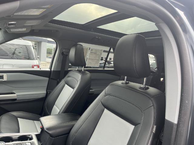 Certified 2022 Ford Explorer XLT w/ Equipment Group 202A AWD/4WD image 5