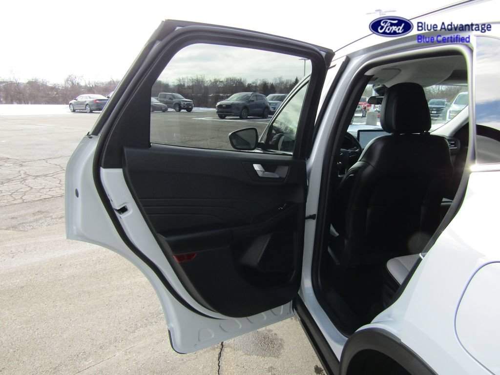 Certified 2025 Ford Escape SE FWD image 38