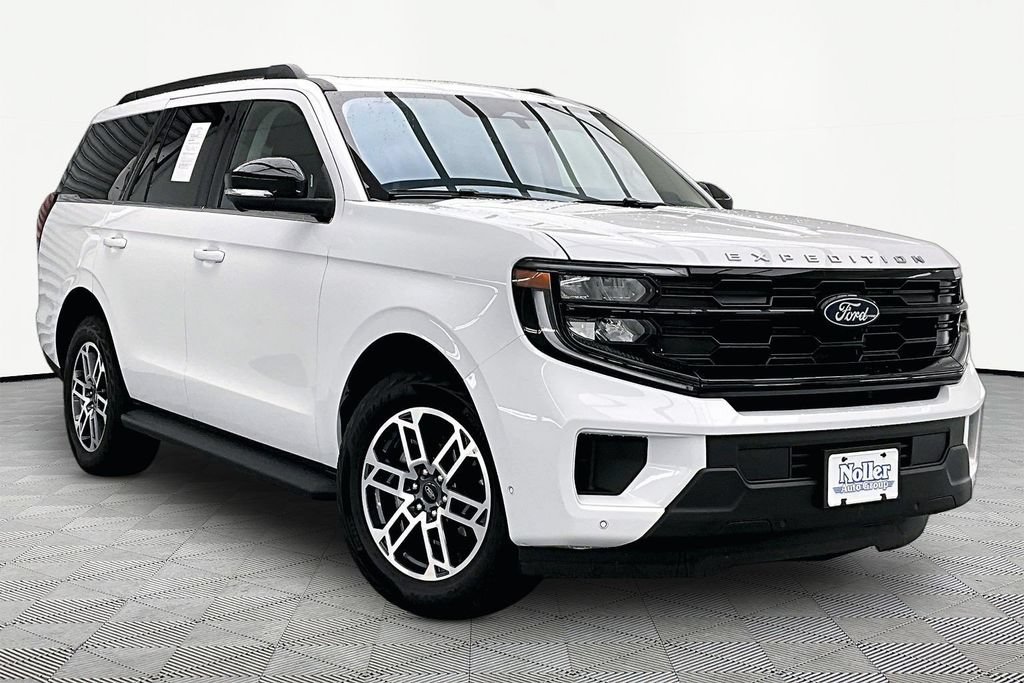 Certified 2025 Ford Expedition Active AWD/4WD image 12