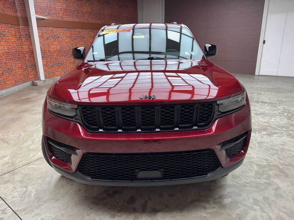 Used 2022 Jeep Grand Cherokee Altitude AWD/4WD image 6