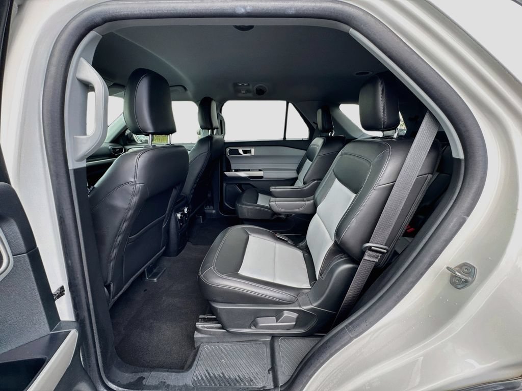 Certified 2024 Ford Explorer XLT w/ Equipment Group 202A RWD image 25