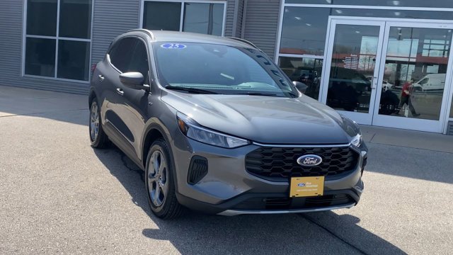 Certified 2025 Ford Escape ST-Line w/ Cold Weather Package FWD image 4