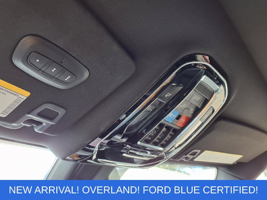 Used 2023 Jeep Grand Cherokee Overland w/ Luxury Tech Group IV AWD/4WD image 16