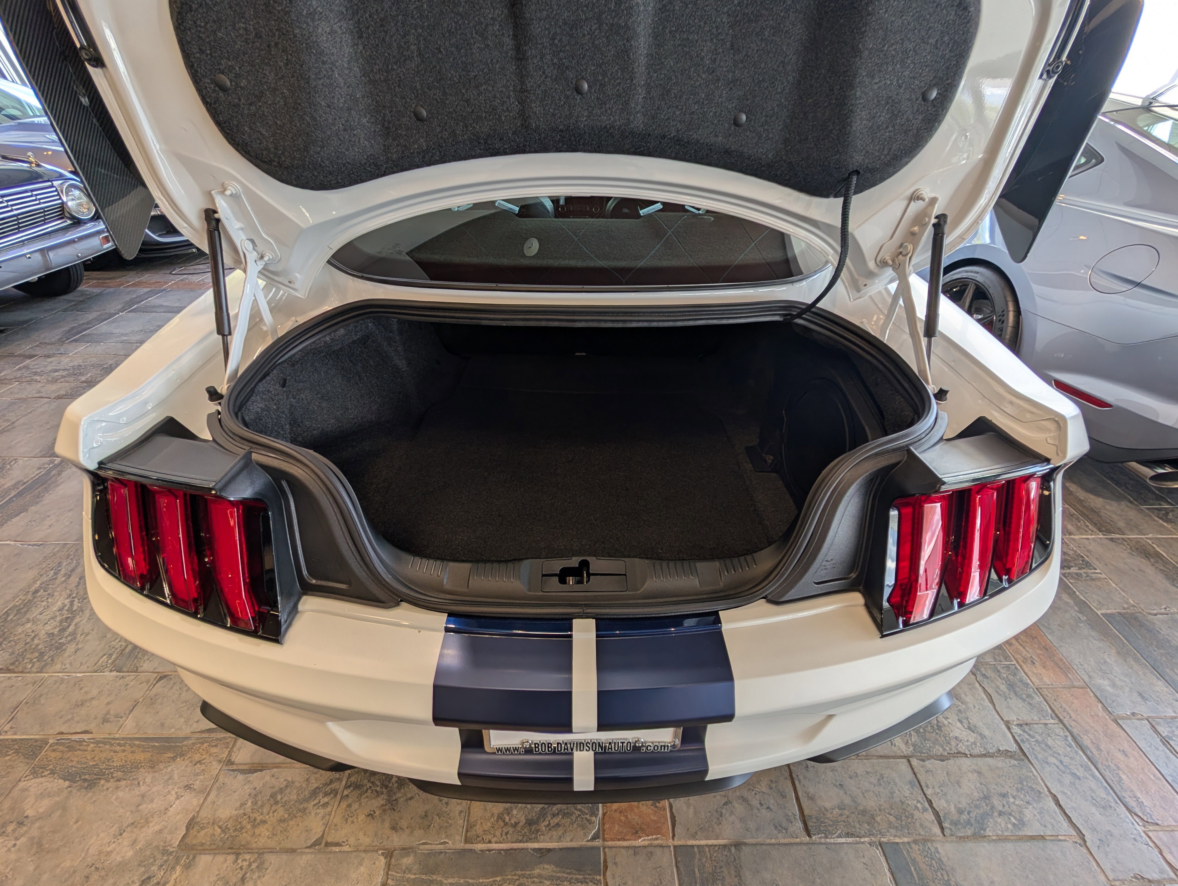 Certified 2022 Ford Mustang Shelby GT500 w/ Carbon Fiber Track Pack RWD image 13