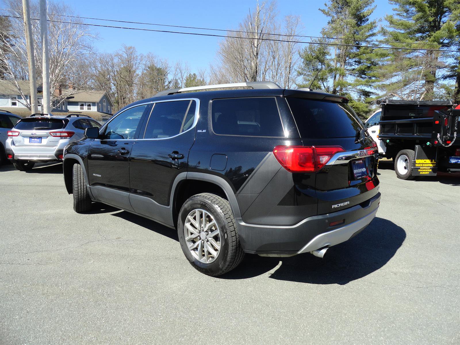 Used 2019 GMC Acadia SLE w/ Driver Alert Package I image 3