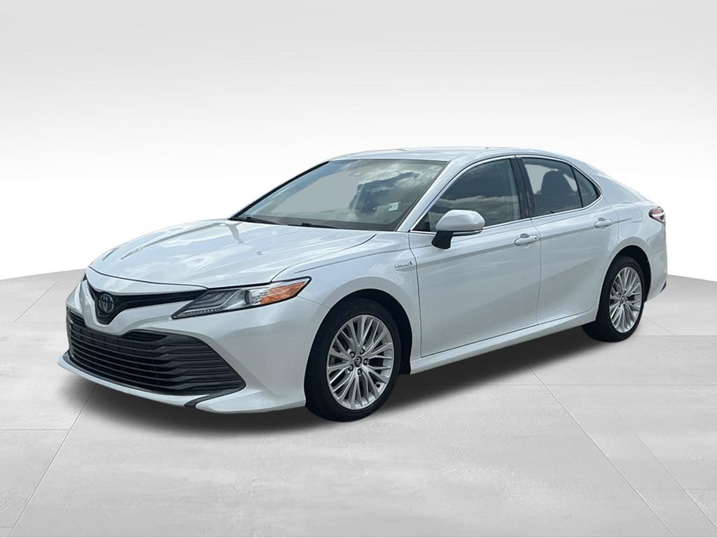 Used 2020 Toyota Camry XLE FWD image 2