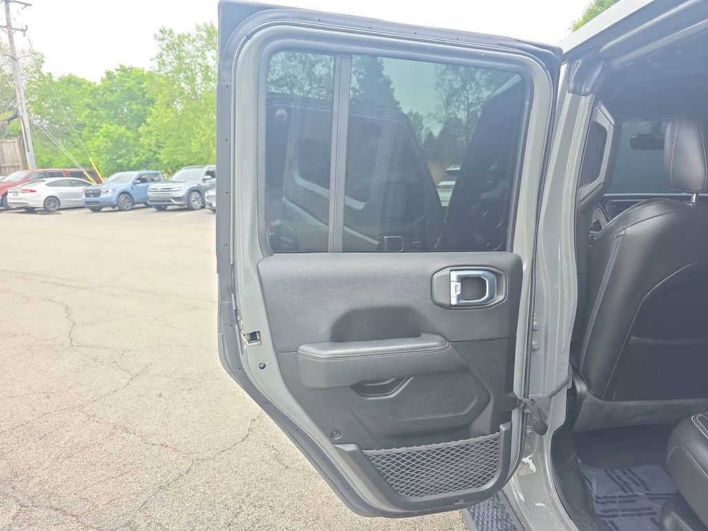 Used 2022 Jeep Wrangler Unlimited Sahara w/ Cold Weather Group AWD/4WD image 40