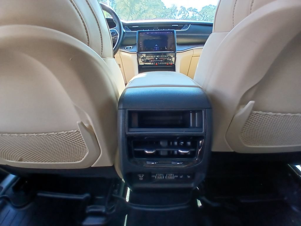 Used 2022 Jeep Grand Cherokee Limited AWD/4WD image 23