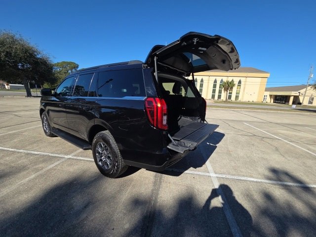 Certified 2025 Ford Expedition Active image 4