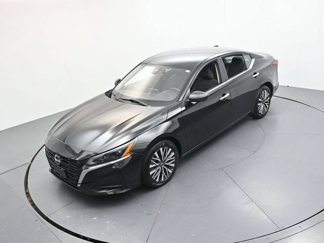 Used 2025 Nissan Altima 2.5 SV FWD image 35