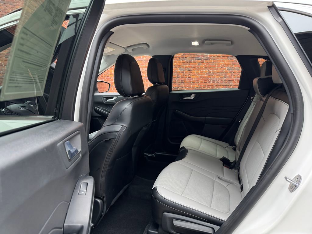 Certified 2025 Ford Escape SE FWD image 25