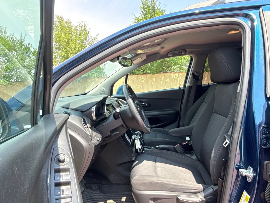 Used 2020 Chevrolet Trax LT AWD/4WD image 12