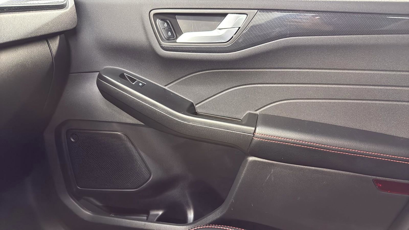 Certified 2025 Ford Escape ST-Line image 24