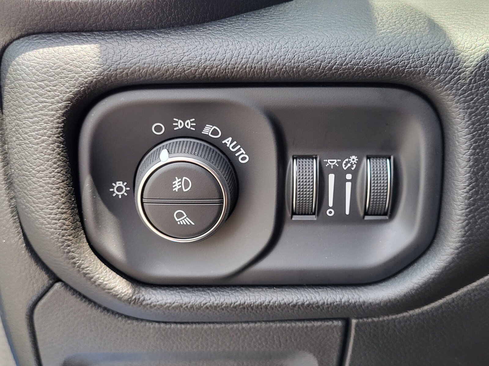 Used 2025 RAM 1500 Laramie w/ Night Edition AWD/4WD image 23