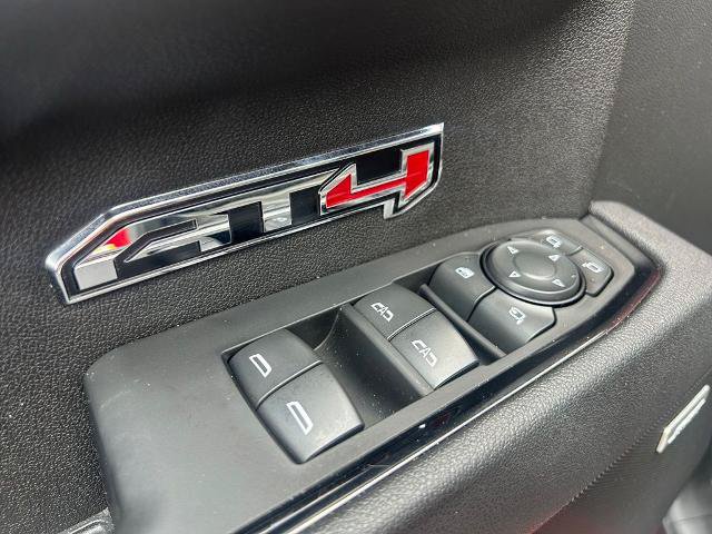Used 2025 GMC Sierra 1500 AT4 w/ AT4 Premium Package AWD/4WD image 12