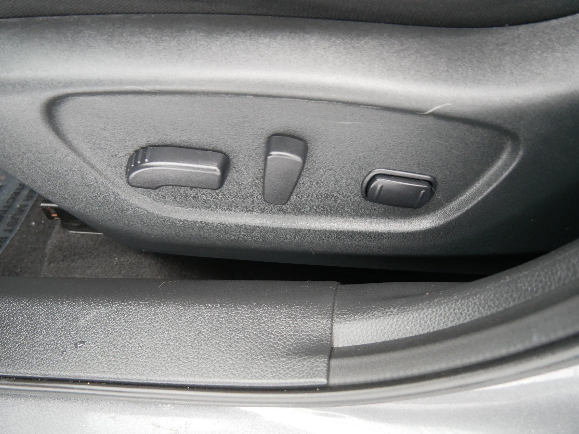 Used 2020 Nissan Rogue S image 19