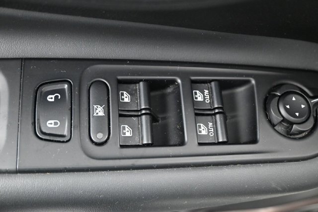 Used 2023 Jeep Renegade Latitude AWD/4WD image 7