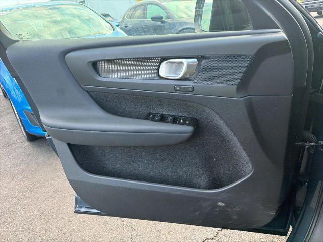 Used 2022 Volvo XC40 P8 Recharge Plus image 24