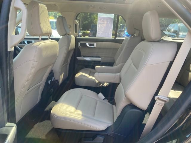 Certified 2022 Ford Explorer XLT w/ Equipment Group 202A image 11