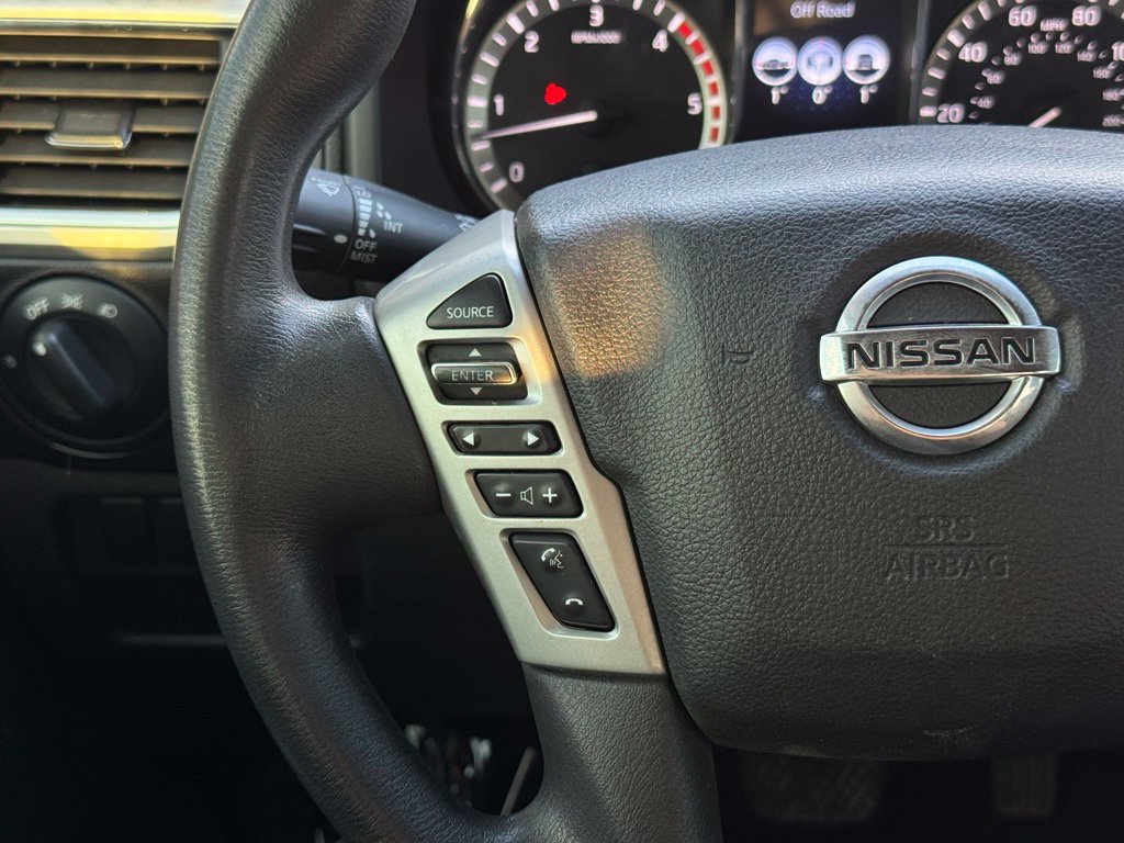 Used 2018 Nissan Titan SV AWD/4WD image 24