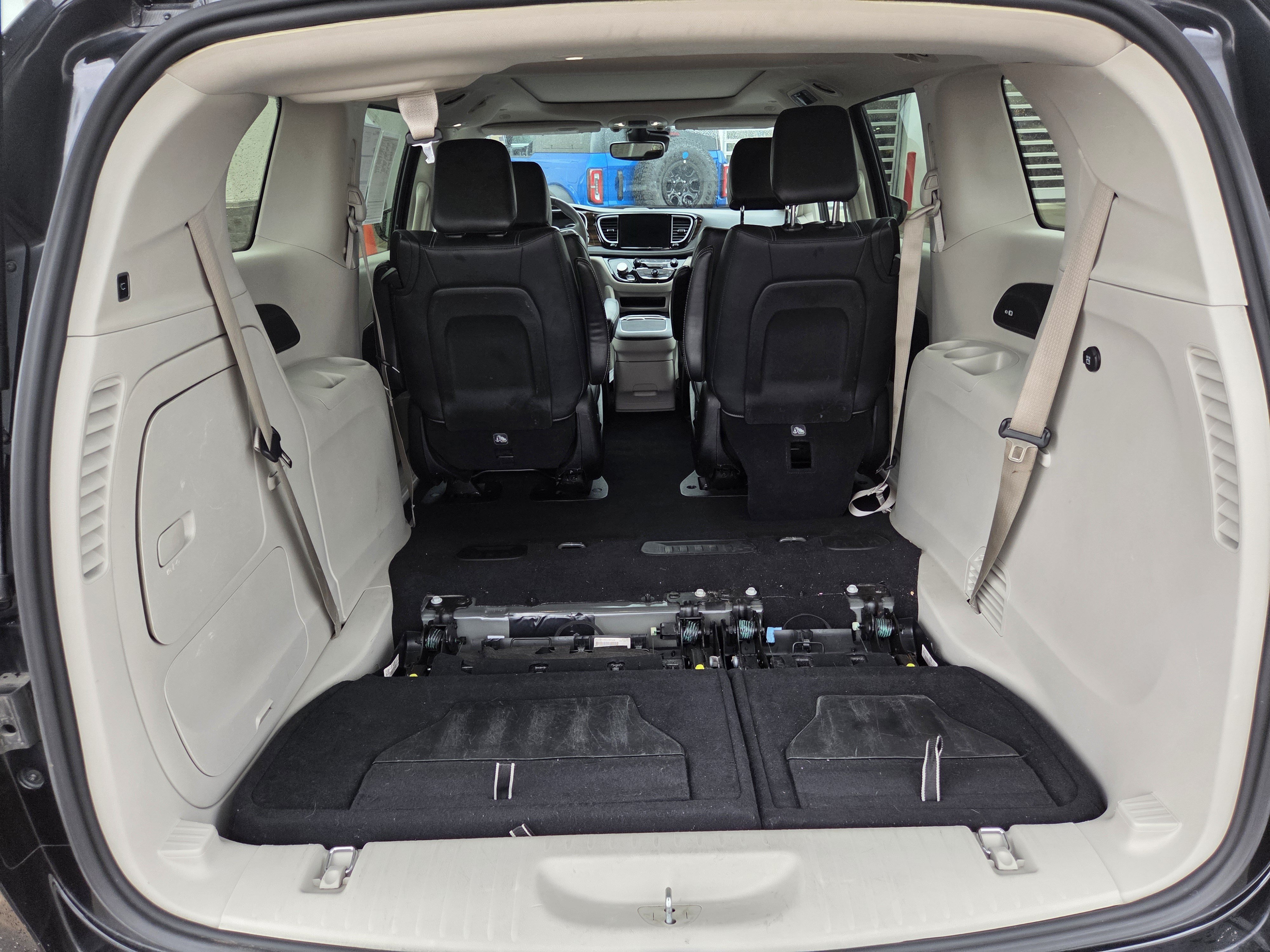 Used 2023 Chrysler Pacifica Limited FWD image 13