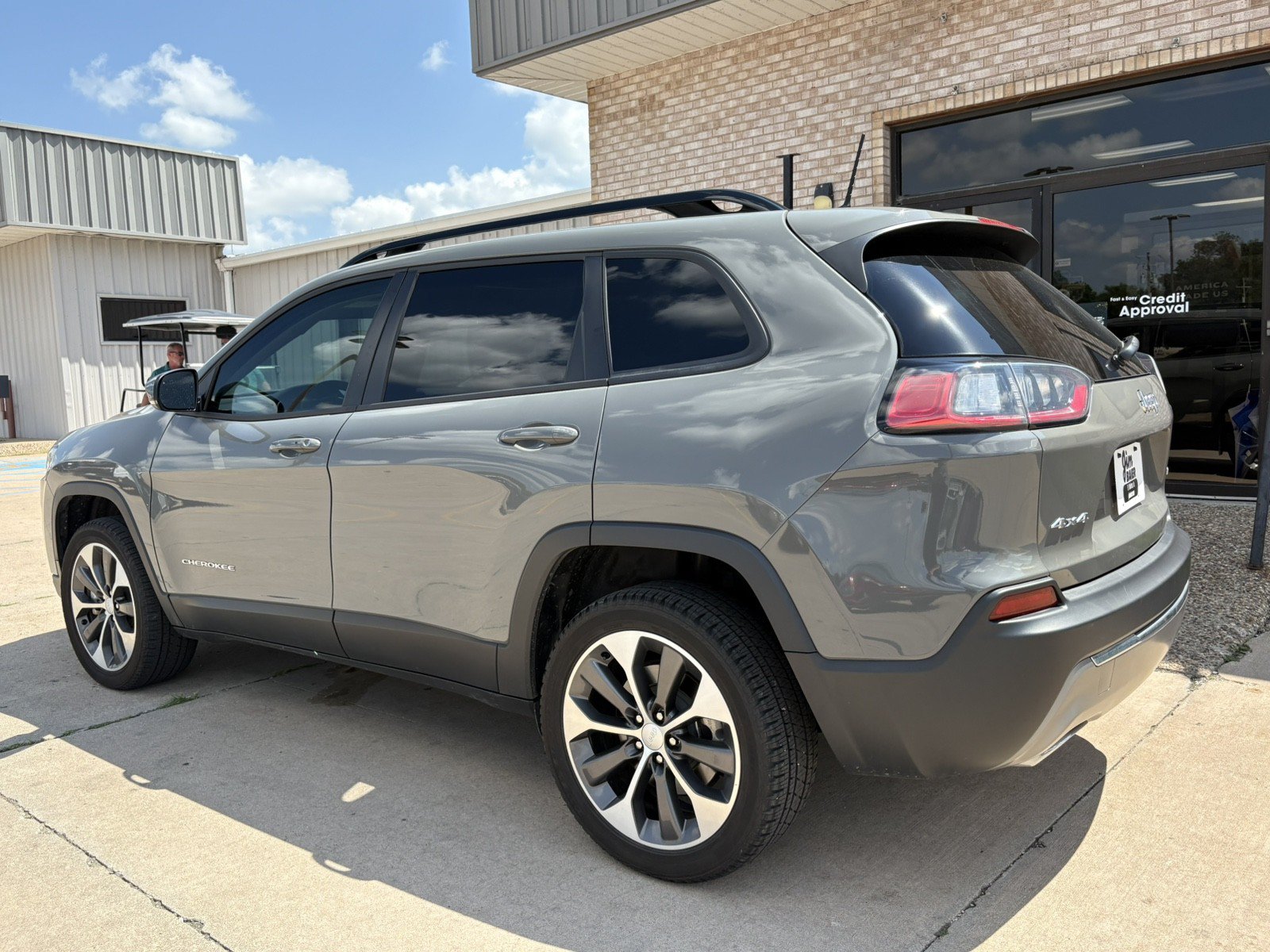 Used 2022 Jeep Cherokee Limited w/ Elite Package AWD/4WD image 11
