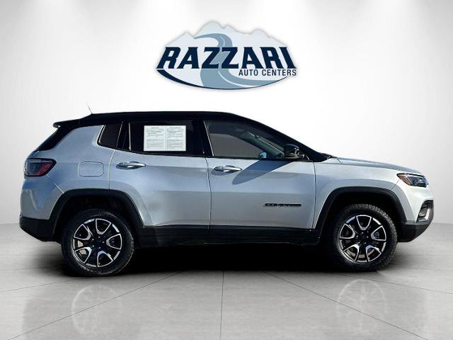 Used 2024 Jeep Compass Trailhawk AWD/4WD image 2