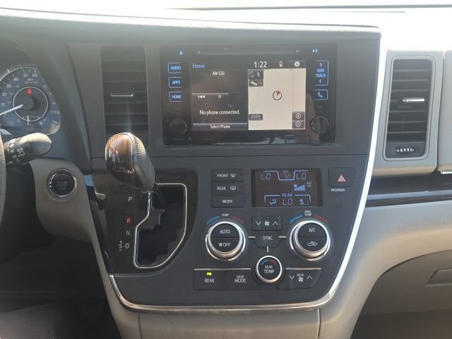 Used 2017 Toyota Sienna XLE w/ XLE Navigation Package FWD image 32