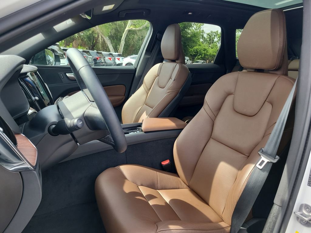 Used 2024 Volvo XC60 B5 Plus w/ Protection Package Premier AWD/4WD image 17