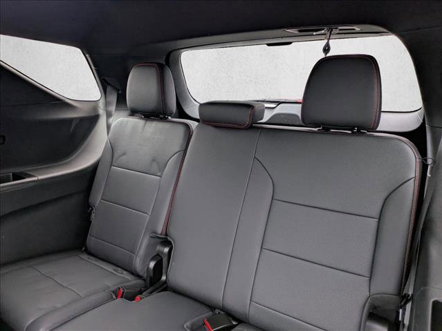 Used 2025 Chevrolet Traverse RS image 20