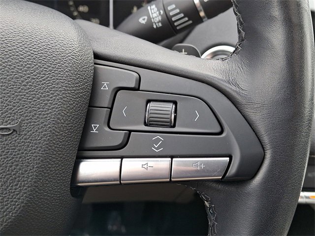 Used 2020 Cadillac XT4 Luxury w/ Cold Weather Package image 23