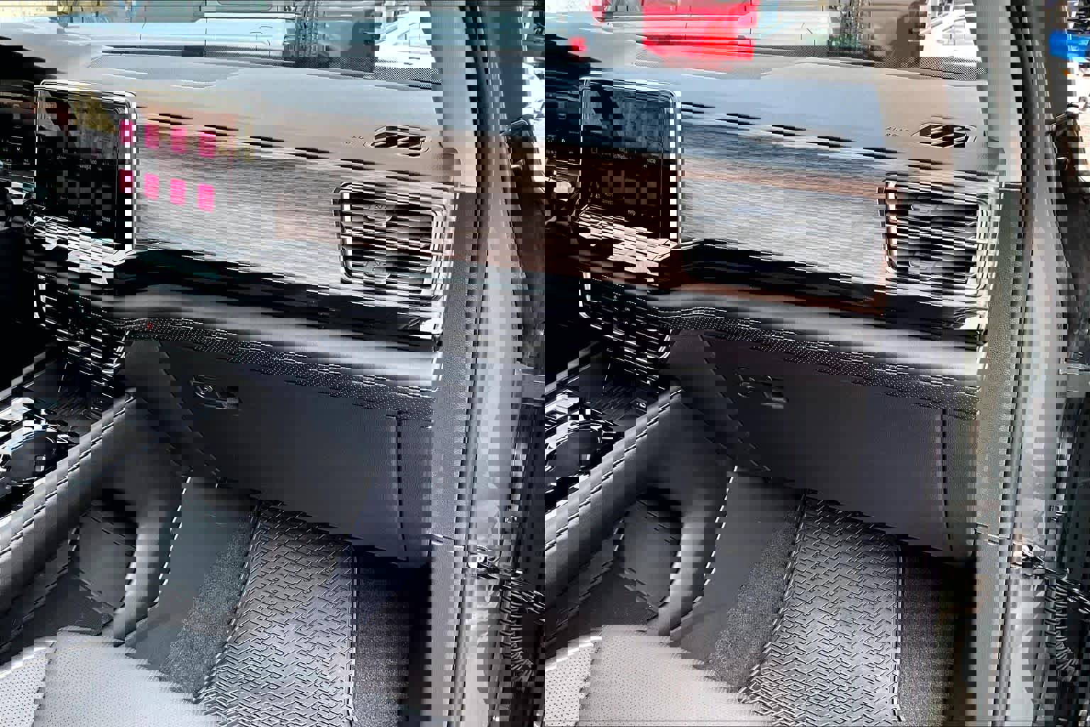 Used 2025 Volkswagen Atlas SEL Premium R-Line image 21