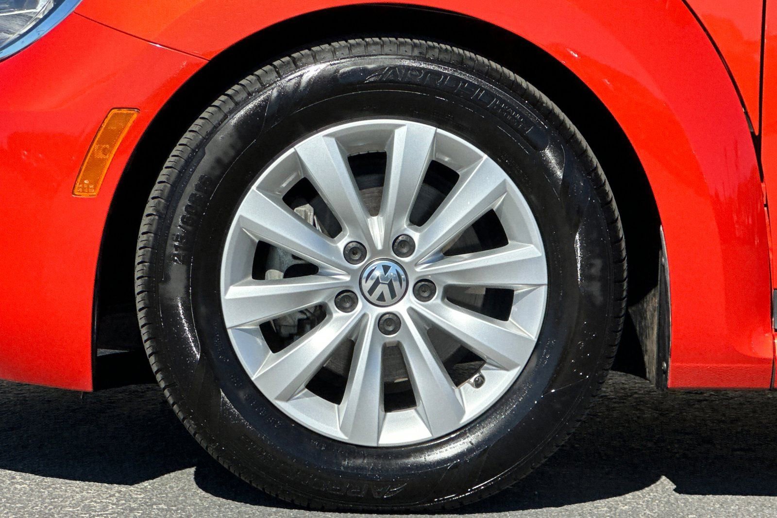 Used 2018 Volkswagen Beetle 2.0T S image 23