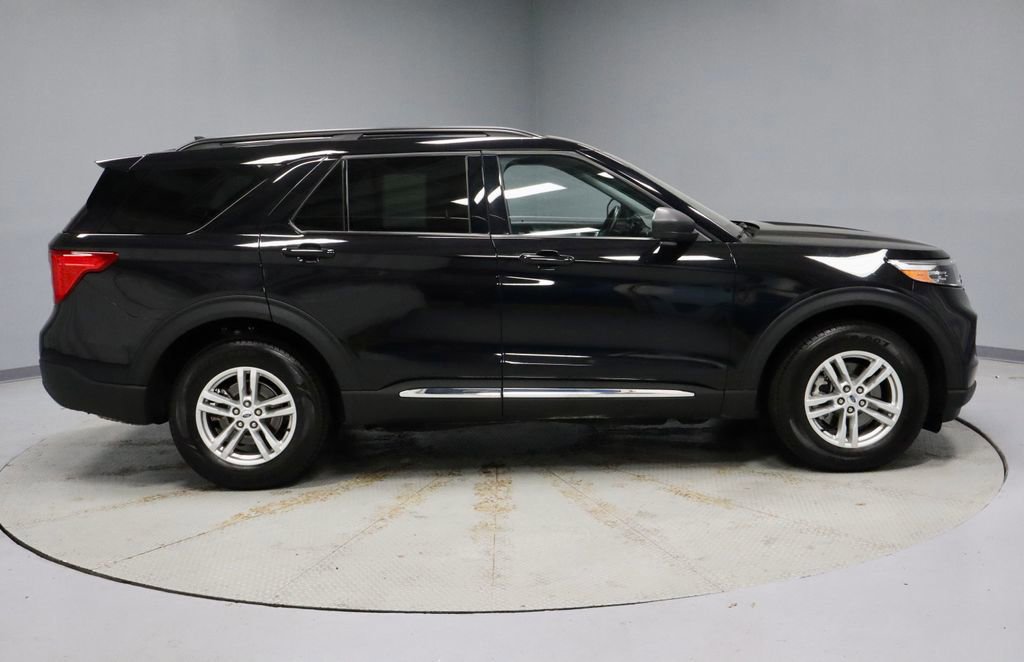 Certified 2022 Ford Explorer XLT w/ Equipment Group 202A AWD/4WD image 6