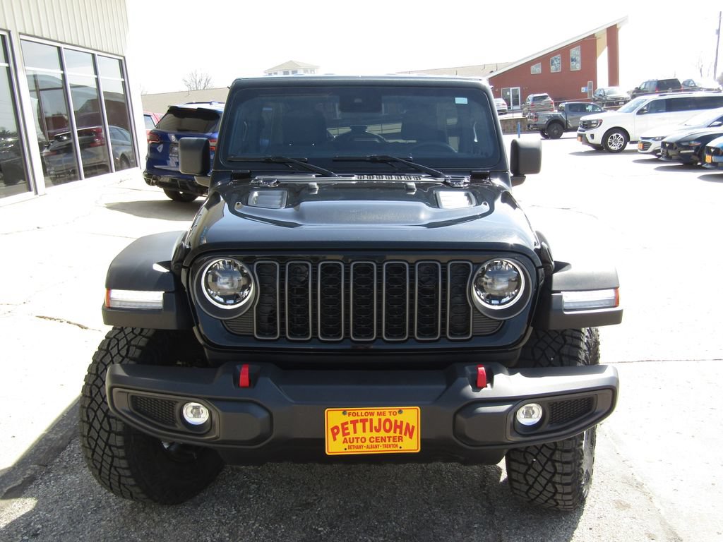 Used 2025 Jeep Wrangler Unlimited Rubicon w/ Convenience Group AWD/4WD image 13
