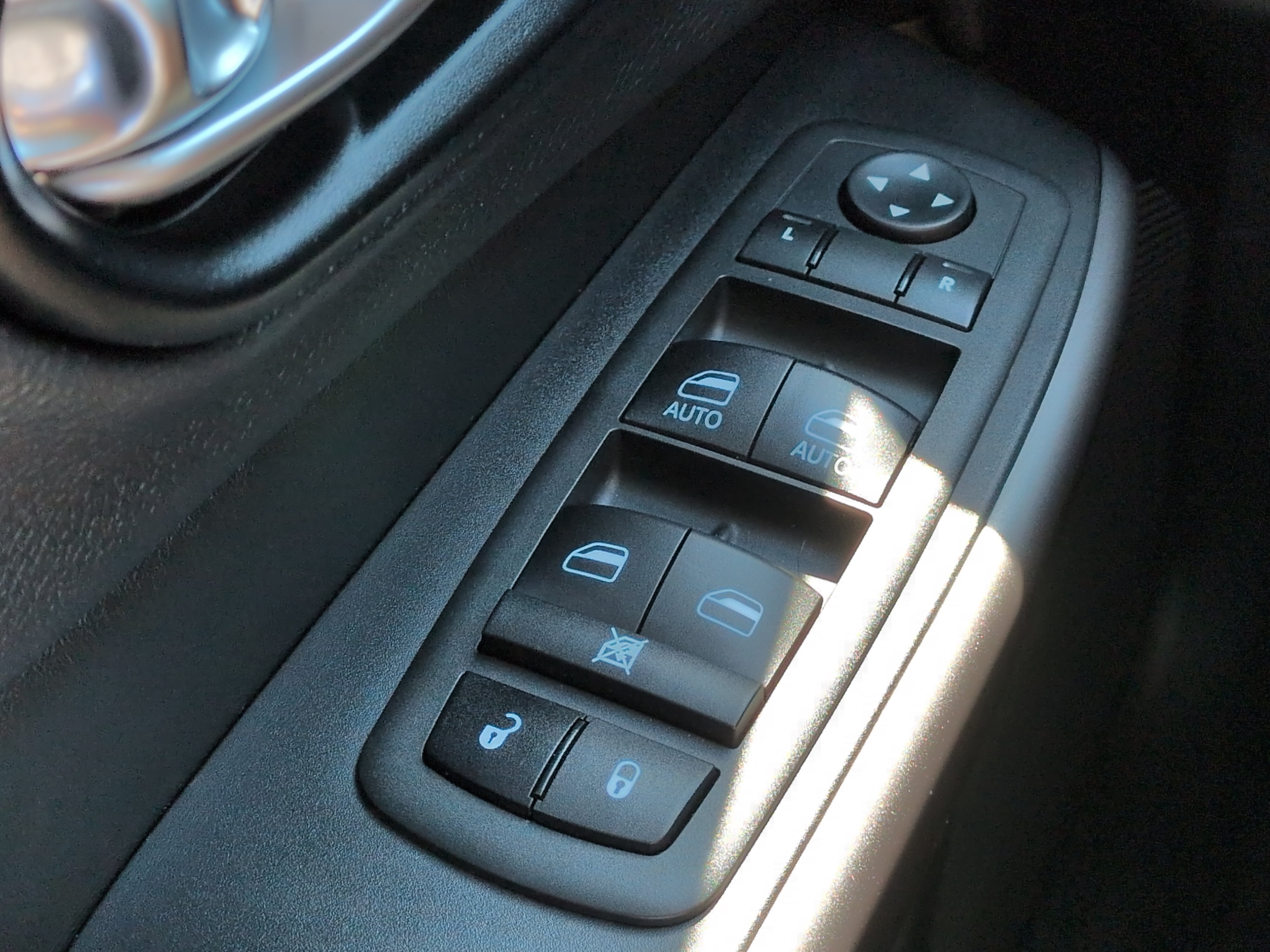 Used 2021 Jeep Cherokee Latitude Lux w/ Sun & Sound Group FWD image 22
