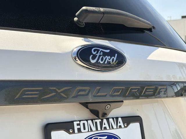 Certified 2018 Ford Explorer XLT w/ Equipment Group 202A FWD image 9