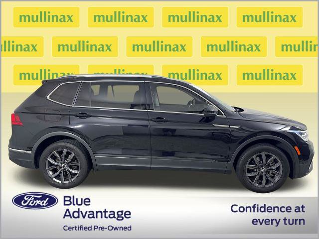 Used 2022 Volkswagen Tiguan SE w/ Panoramic Sunroof Package FWD image 2