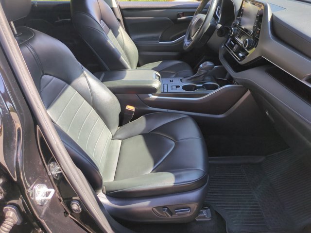 Used 2022 Toyota Highlander XLE FWD image 36