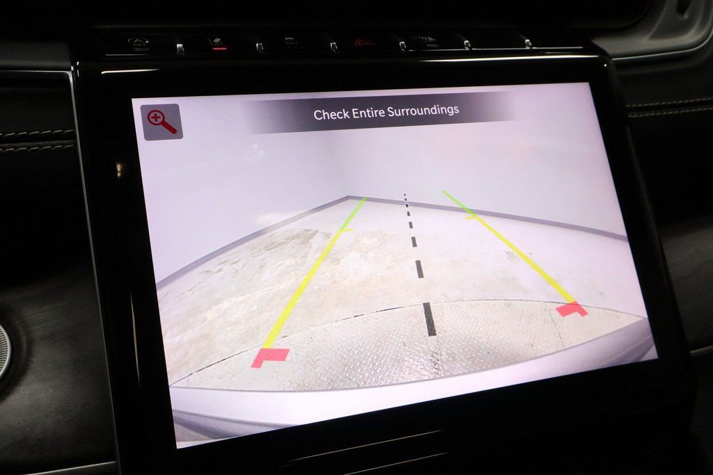 Used 2023 Jeep Grand Cherokee Limited w/ Black Appearance Package image 3