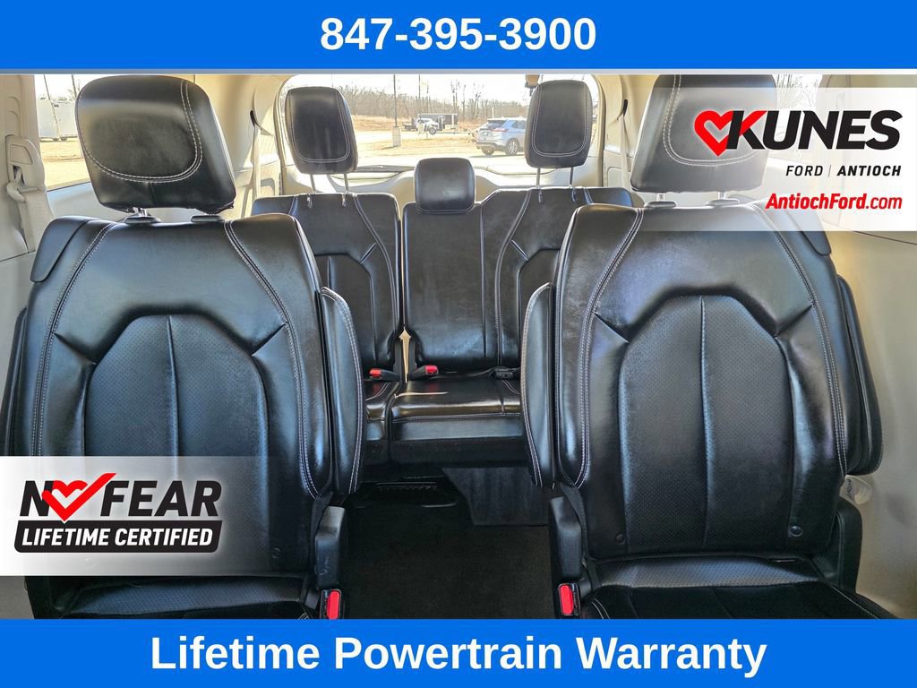 Used 2024 Chrysler Pacifica Touring-L image 39