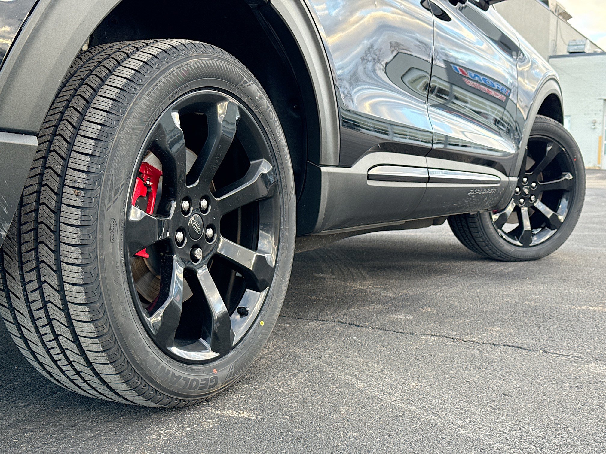 Certified 2022 Ford Explorer ST w/ ST Street Pack image 16