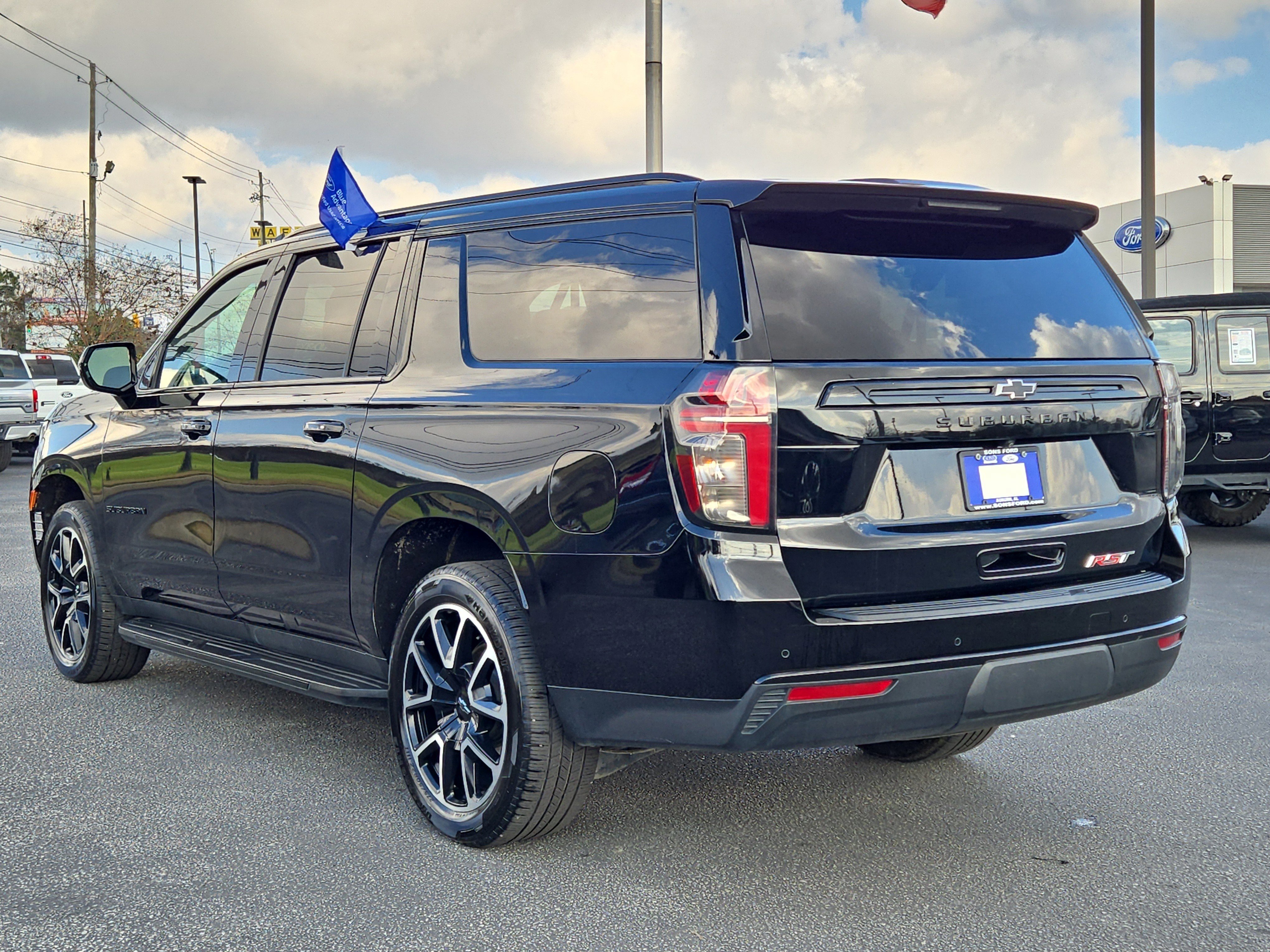 Used 2024 Chevrolet Suburban RST image 6