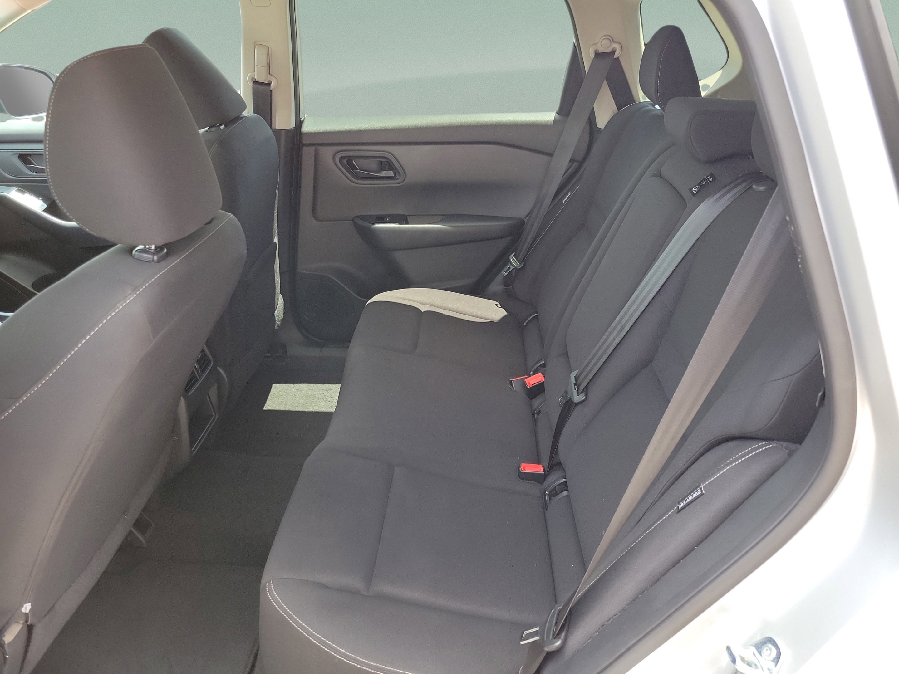 Used 2024 Nissan Rogue S AWD/4WD image 13