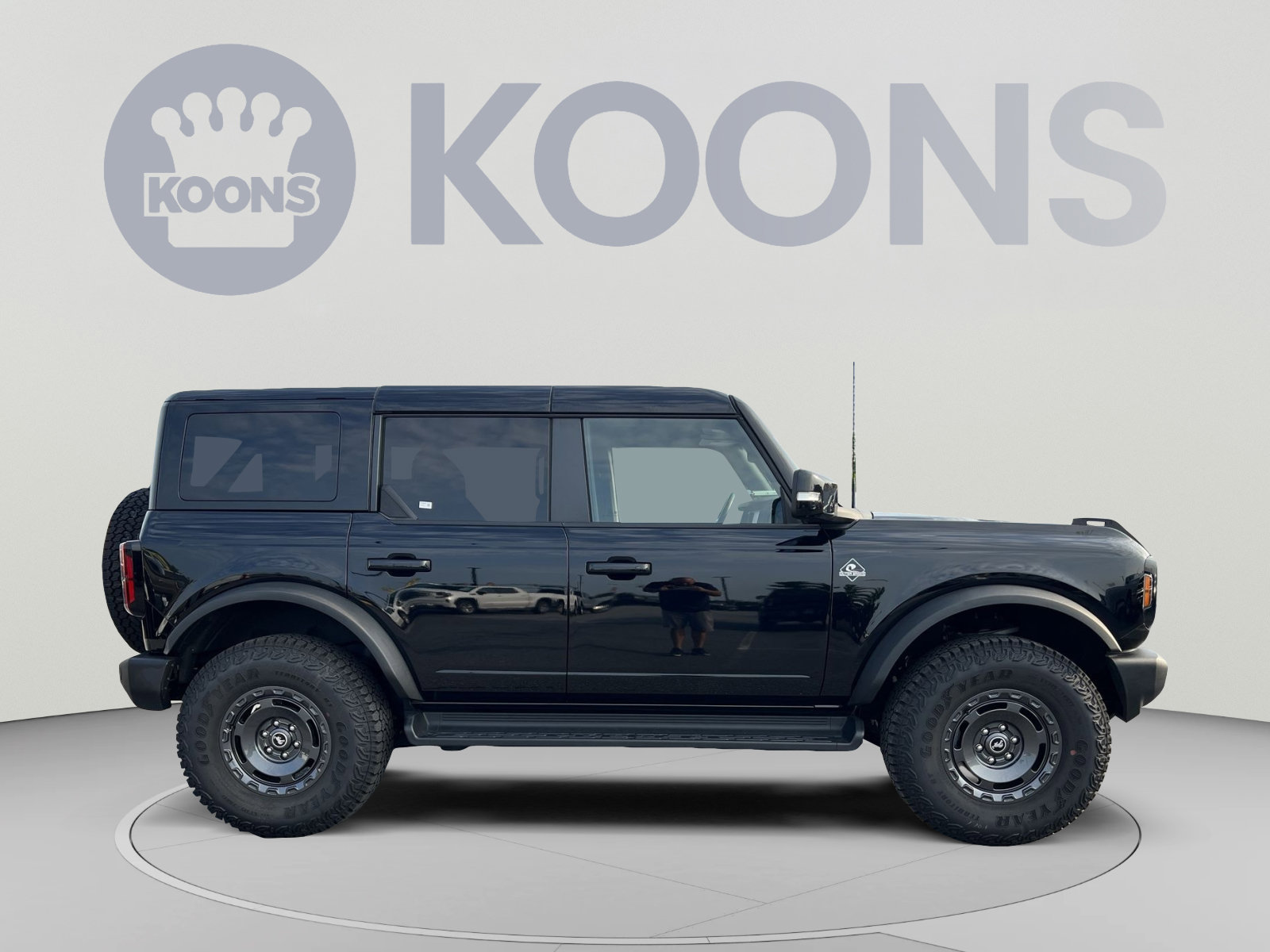 Certified 2025 Ford Bronco Outer Banks w/ Sasquatch Package AWD/4WD image 8