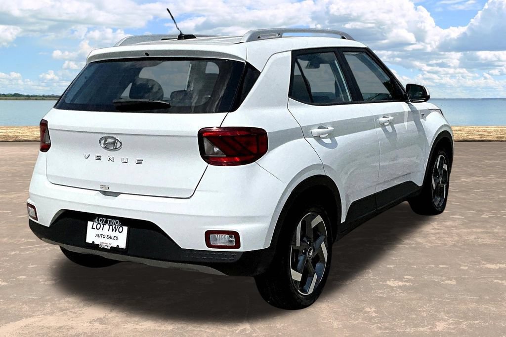 Used 2025 Hyundai Venue SEL FWD image 8