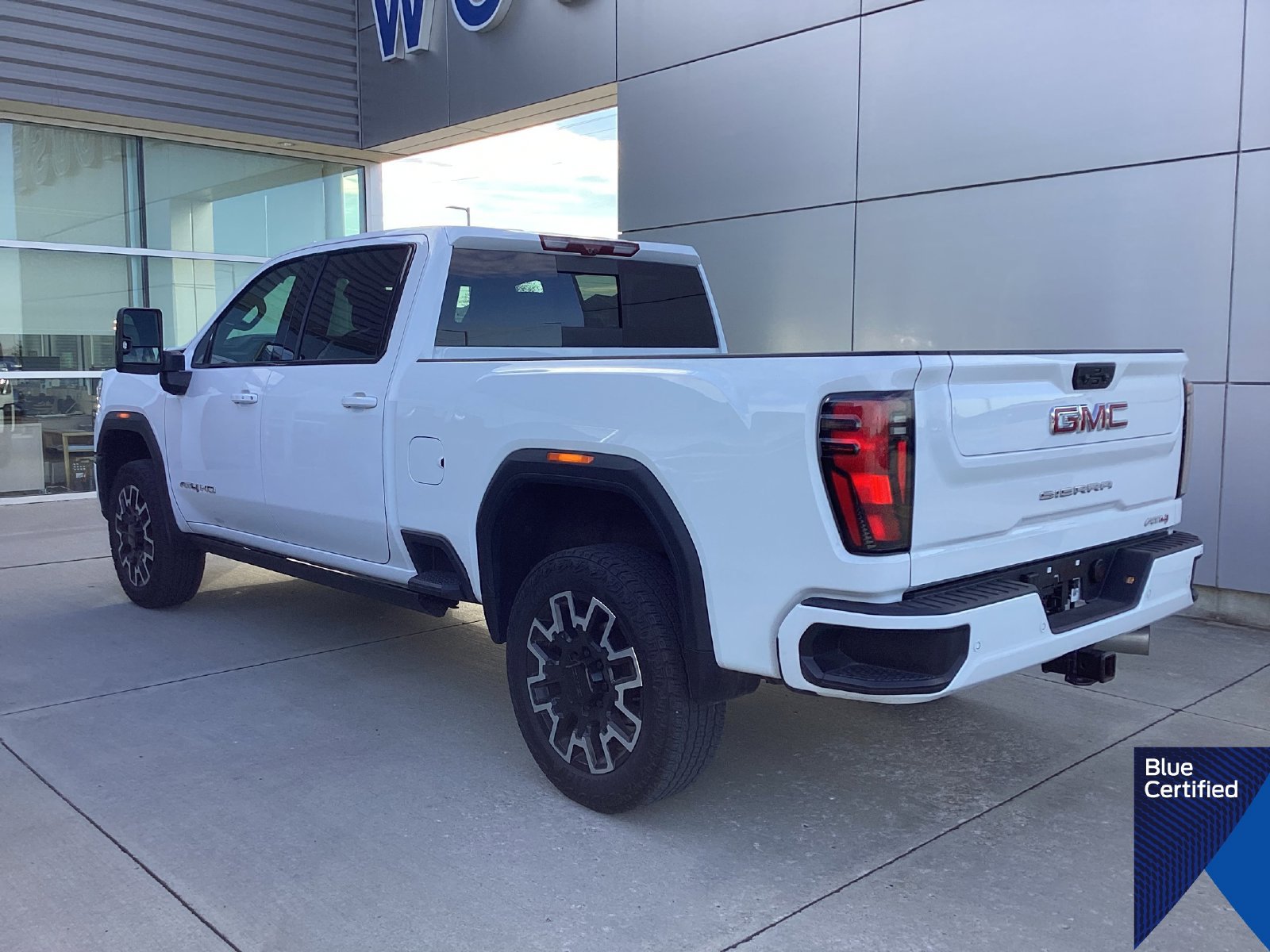 Used 2025 GMC Sierra 2500 AT4 w/ AT4 Premium Plus Package AWD/4WD image 4