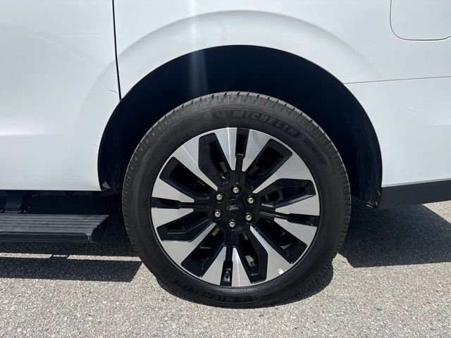 Certified 2025 Ford Expedition Max Platinum w/ Driver's Package AWD/4WD image 16